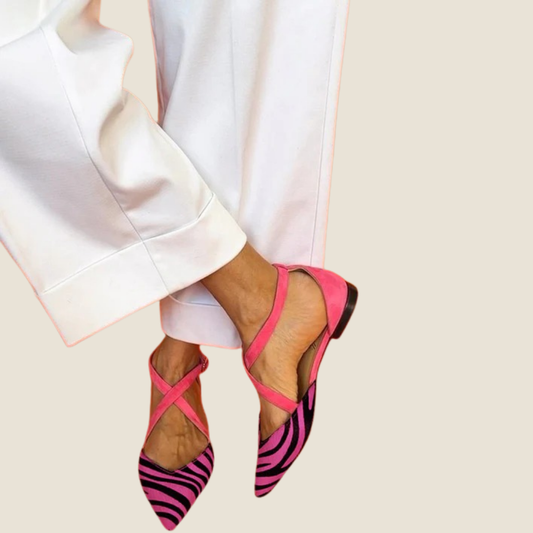 Zofia | Płaskie sandały w zebrę z krzyżującymi się paskami na kostce