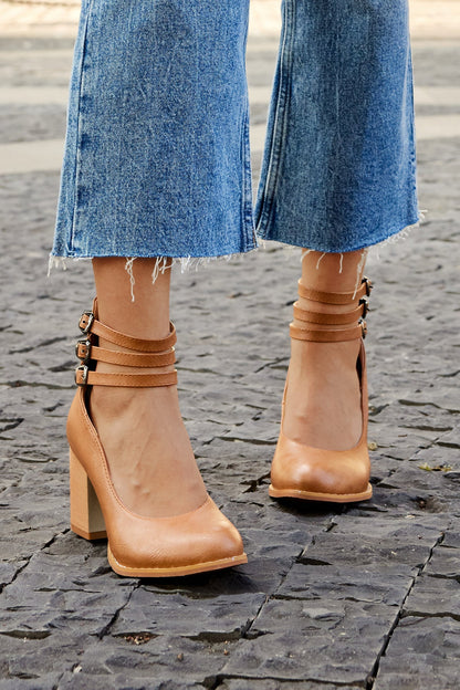 Zofia | Gładkie sandały z paskiem na kostce i grubym obcasem